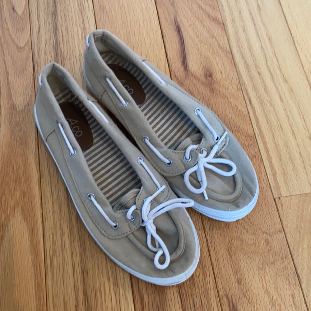 👚 4/$25 - Women’s Ardene Boat Shoes size 8/size 38